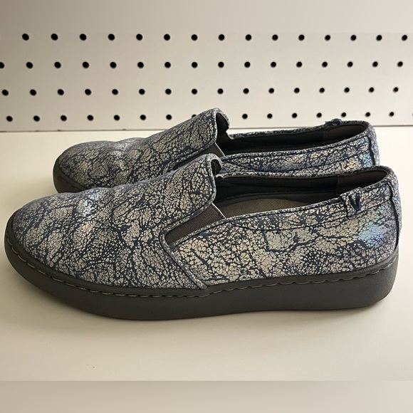 Vionic Women’s Avery Pro Slip-On Sneaker - Picture 3 of 16